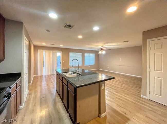 Building Photo - 721 E Caballo Hills Ave