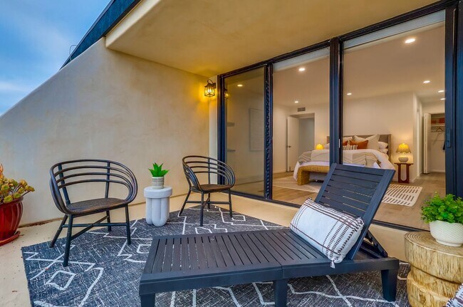 Building Photo - 1510 The Strand