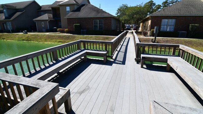 Building Photo - Must See! 2 BR 2 BA condominium located in coveted Juban Courts