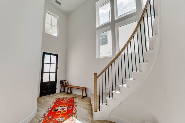 Building Photo - 617 Buckaroo Dr