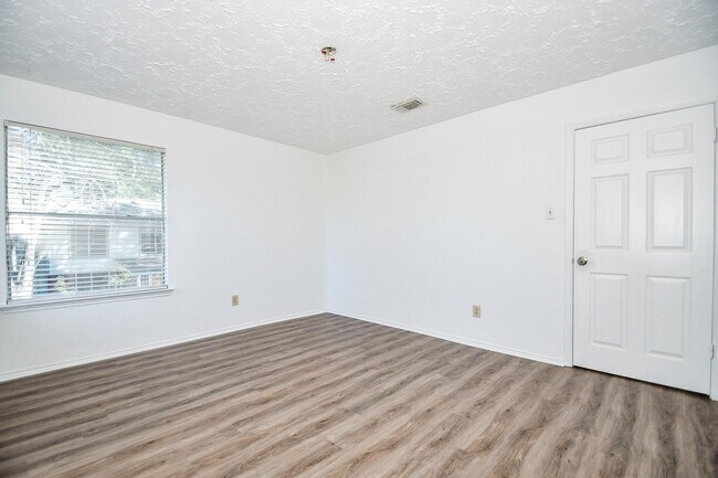 Building Photo - 12311 Grove Meadow Dr