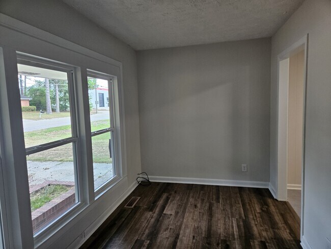 Building Photo - 853 Shannon Dr