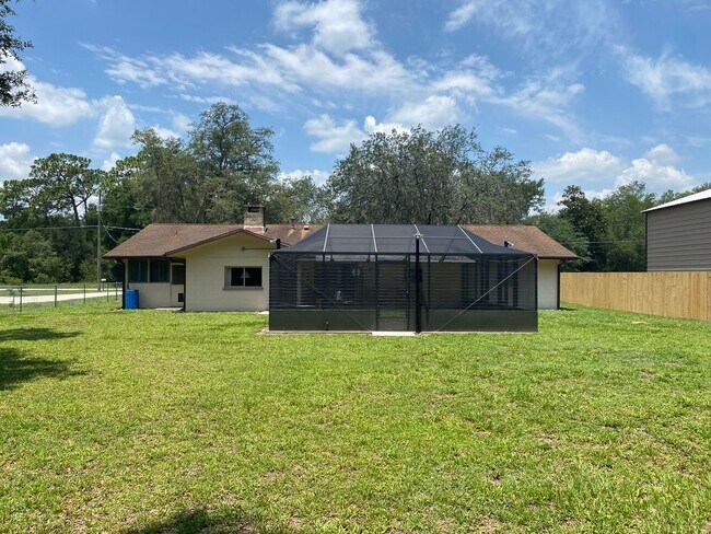 Building Photo - Family and pet friendly ANNUAL LEASE just ...