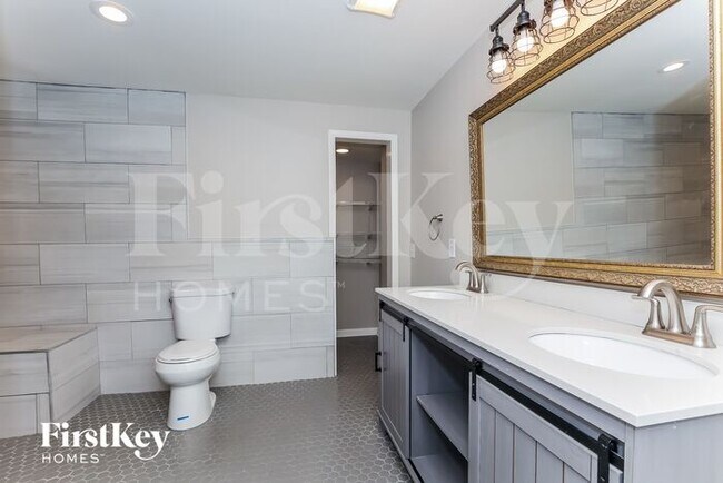 Building Photo - 704 Berkshire Dr