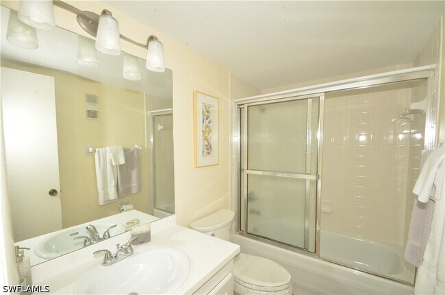 Building Photo - 555 Park Shore Dr
