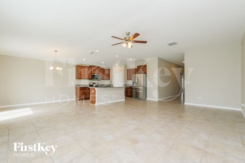 Building Photo - 6117 Tremeza Pl