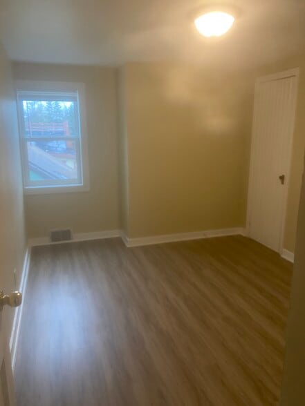 Building Photo - 1418 Irvine Ave NW