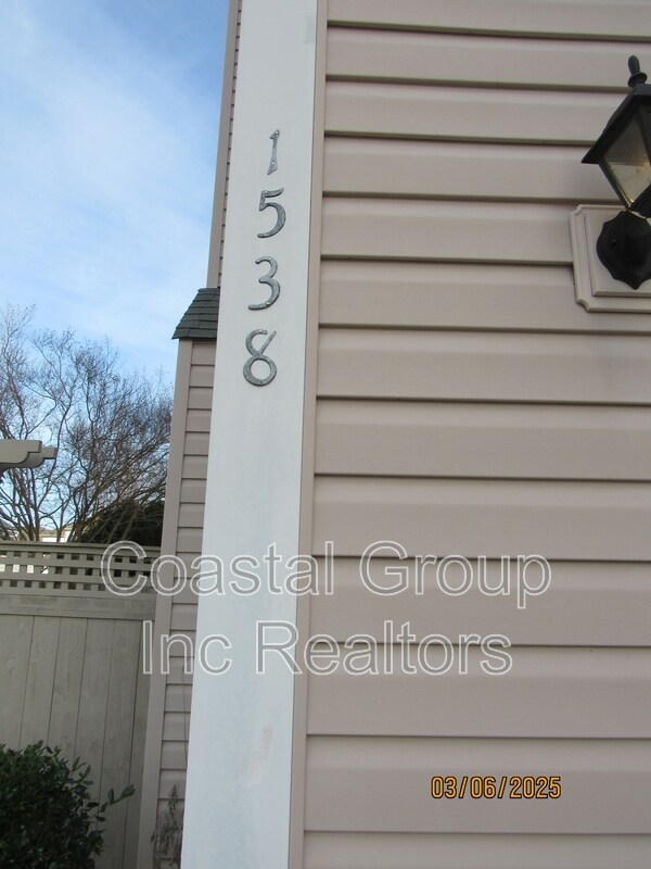 Building Photo - 1538 Stillwood St