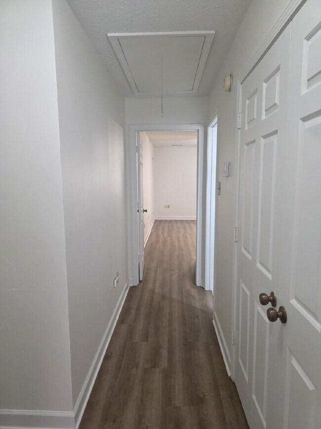 Building Photo - 3625 Wincross Dr