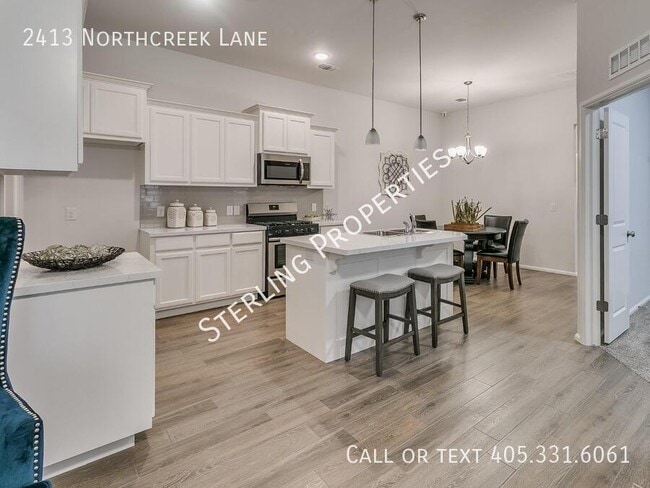 Building Photo - 2413 Northcreek Ln