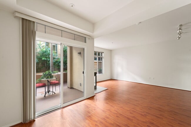 Building Photo - 2400 5th Ave