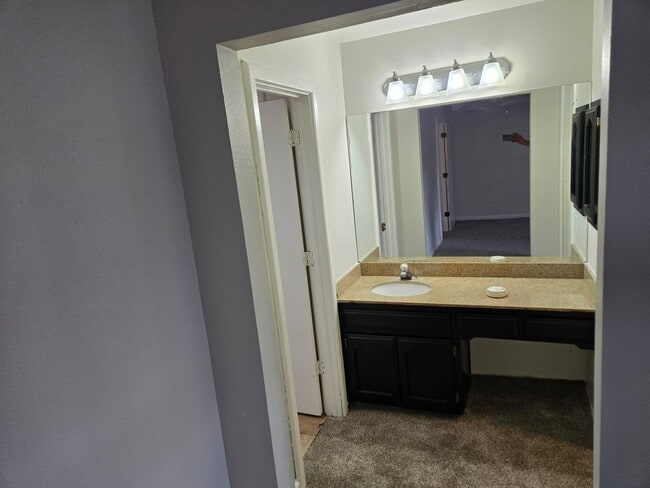 Building Photo - Great Town-Home!!