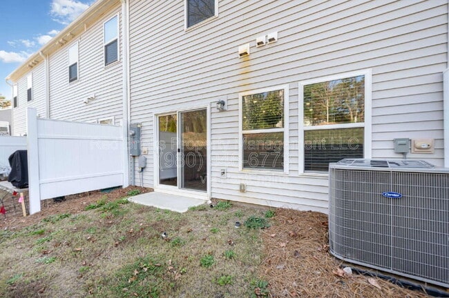 Building Photo - 490 Tayberry Ln