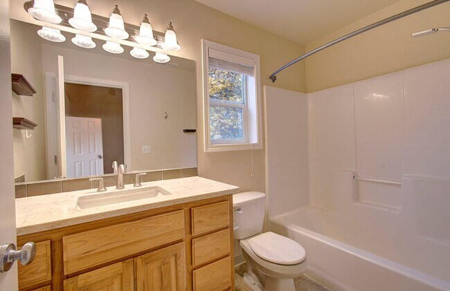 Building Photo - Salmon Creek 4 bd 2.5 ba Available Now!