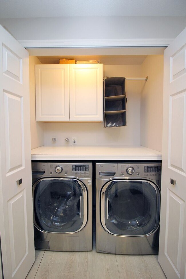 Building Photo - Freshly Remodeled Sprawling 3 Bed, 2 Bath ...