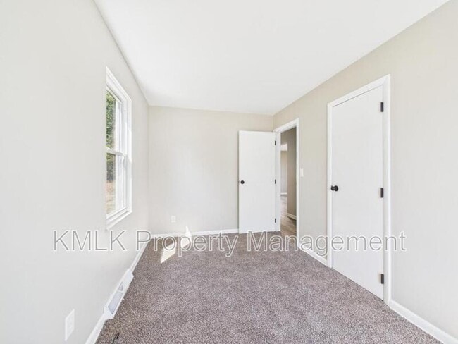 Building Photo - 170 Akers Ave