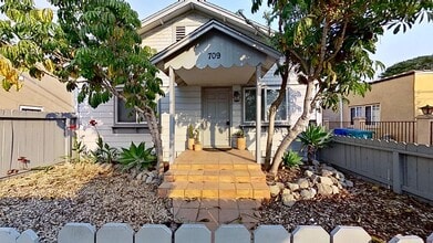 Building Photo - 709 W Micheltorena St