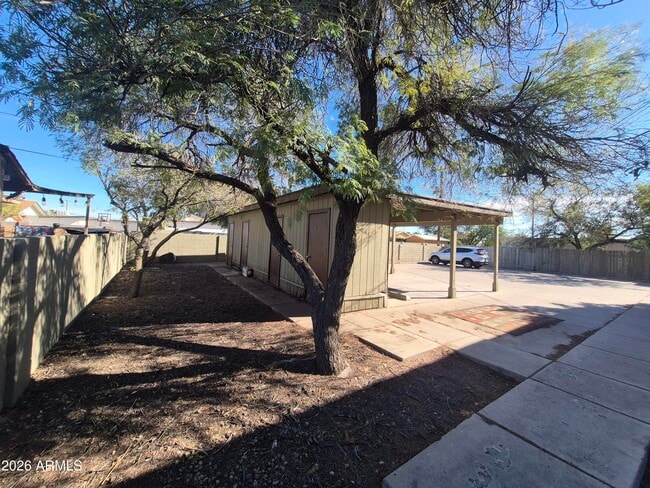 Building Photo - 851 S Horne