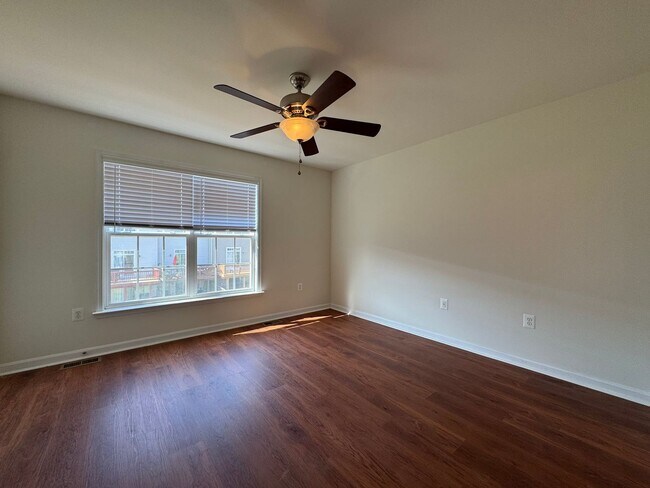 Building Photo - Stunning 3 Bed 3.5 Bath End Unit Townhome In Powells Run Village