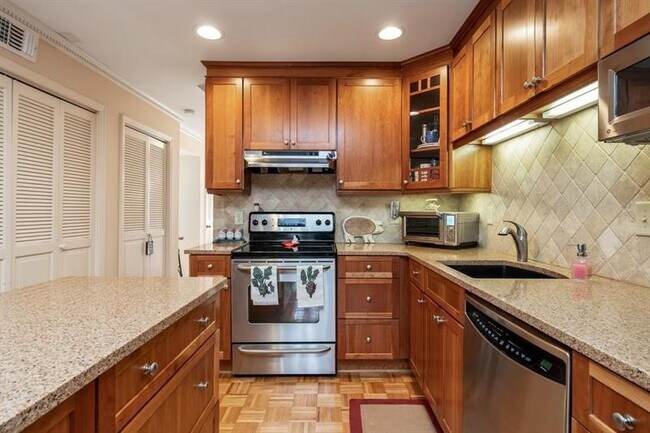 Building Photo - 1105 Clairemont Ave