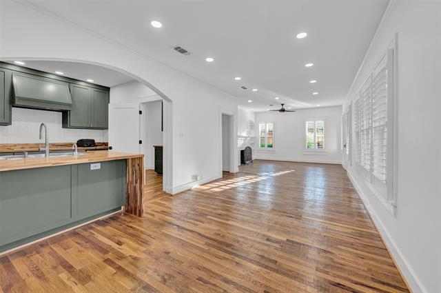 Building Photo - 2301 W Rosedale St S