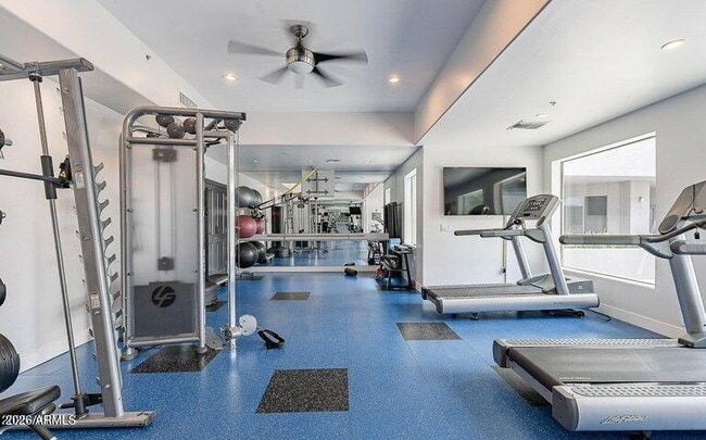 Building Photo - 945 E Playa Del Norte Dr