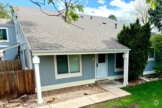 Building Photo - Spacious 3 Bedroom 2 Bath Lakewood Home