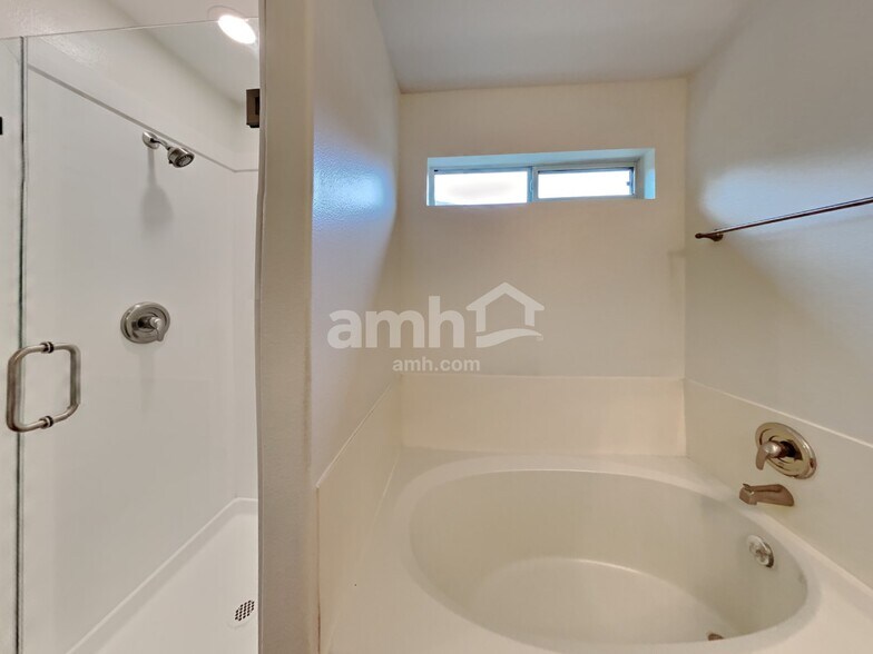 Building Photo - 30710 Country Meadows Dr