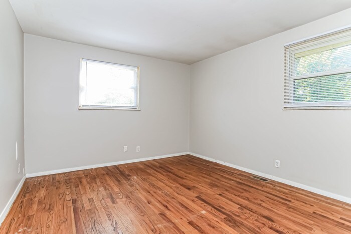 Building Photo - 8585 Sunlight Dr