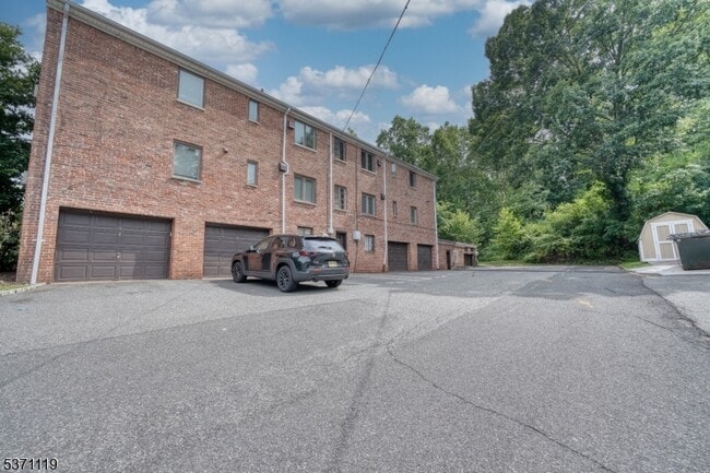 Building Photo - 14B Troy Dr