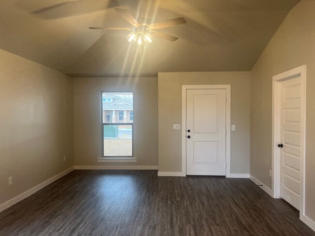 Building Photo - 3 bed 2 bath - Frenship ISD