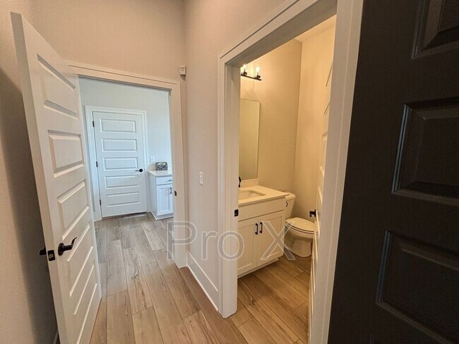 Building Photo - 6704 Autumn Ave