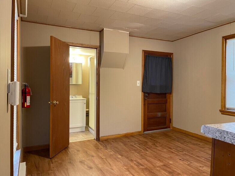 Building Photo - 622 Union St