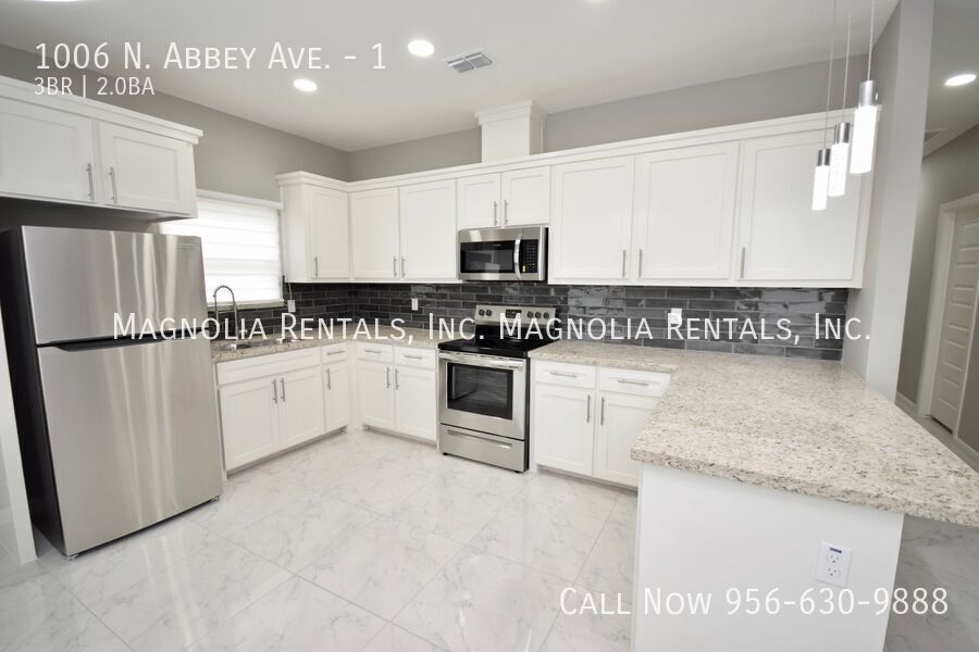 Building Photo - 1006 N Abbey Ave
