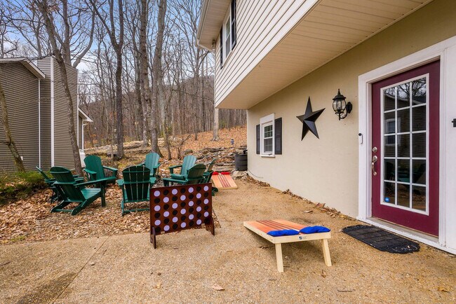 Building Photo - 2964 Hopkins Dr