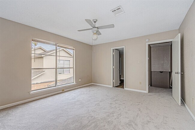 Building Photo - 2324 Summer Pl Dr