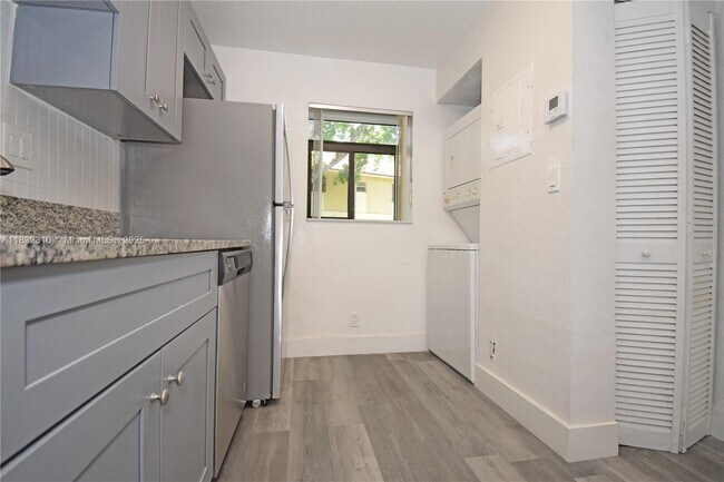 Building Photo - 301 Gardens Dr