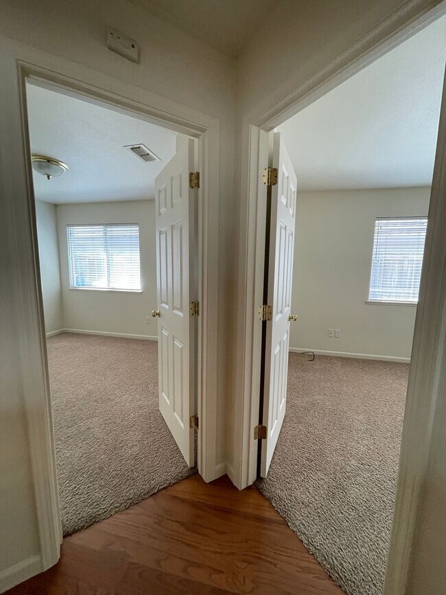Building Photo - Charming single story home located on the ...
