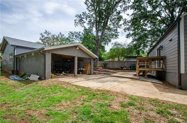 Building Photo - 729 Sunnybrook Dr