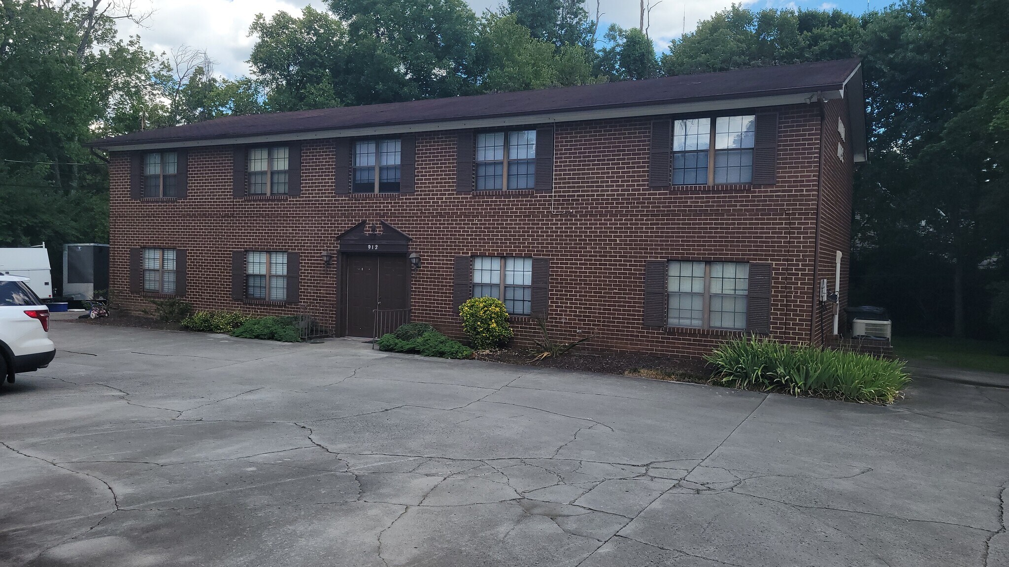Building Photo - 912 E Inskip Dr