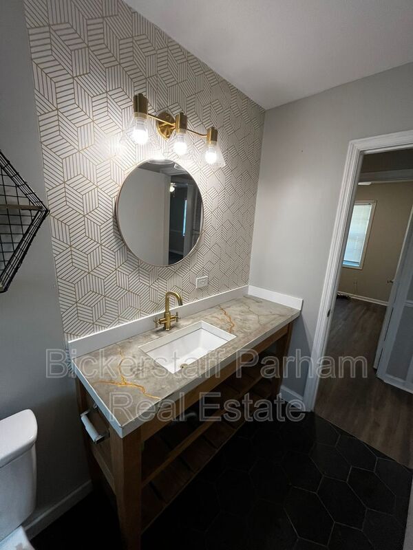 Building Photo - 5615 Buxton Dr