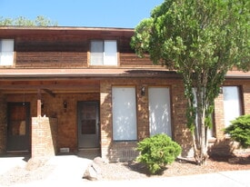 Building Photo - 3190 1/2 Hill Ave