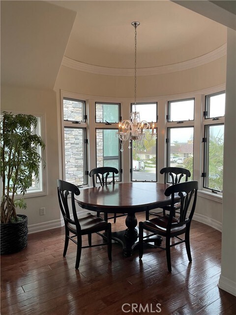 Building Photo - 504 Avocado Ave