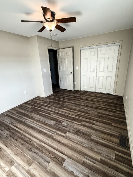 Building Photo - 256 E Outer Rd