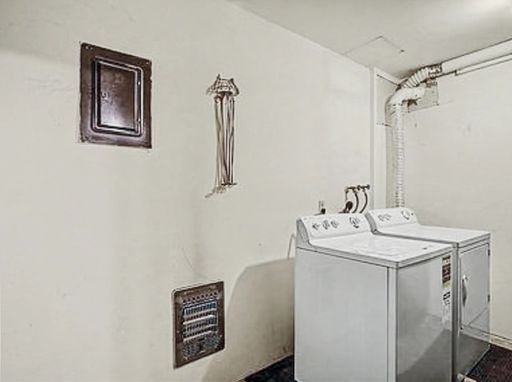 Building Photo - AVAILABLE NOW! Mid-century 2 Bedroom Apartment in Magnolia w/ Bonus Room and Private Balcony!