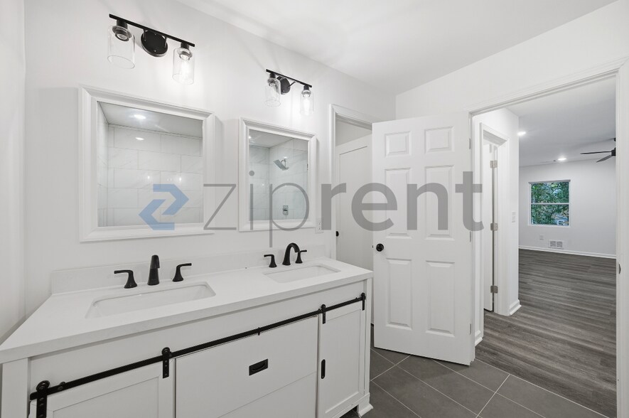 Building Photo - 175 Holly Rd NW