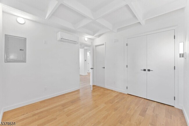 Building Photo - 100 Chestnut St