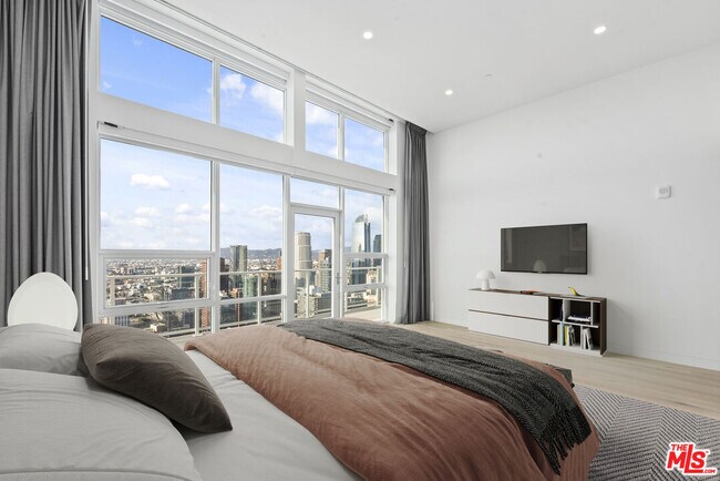 Building Photo - 230 W Olympic Blvd