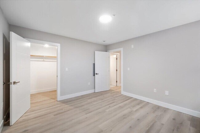 Building Photo - 526 64th St