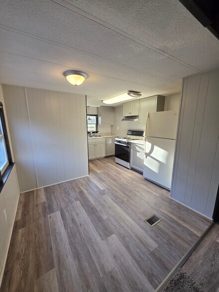 Primary Photo - 1100 Pines Rd